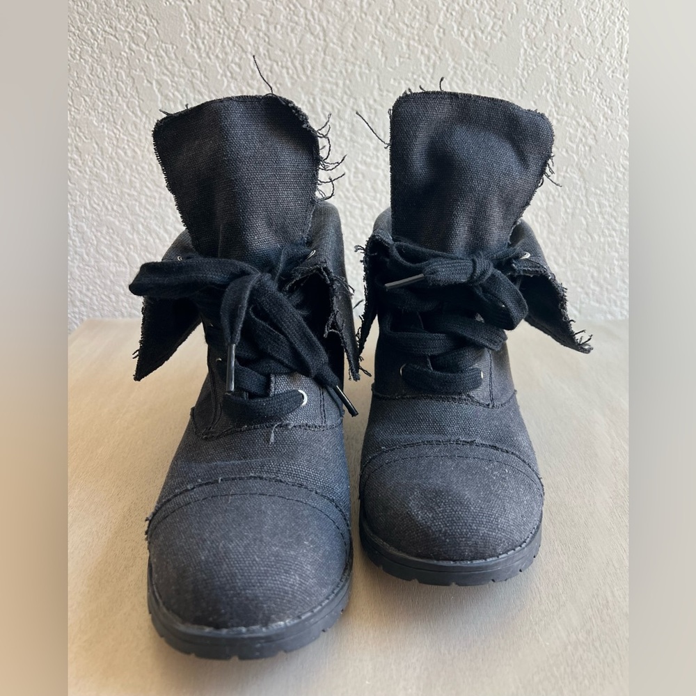 K9, 9M, Womens Black boots. - Picture 5 of 7